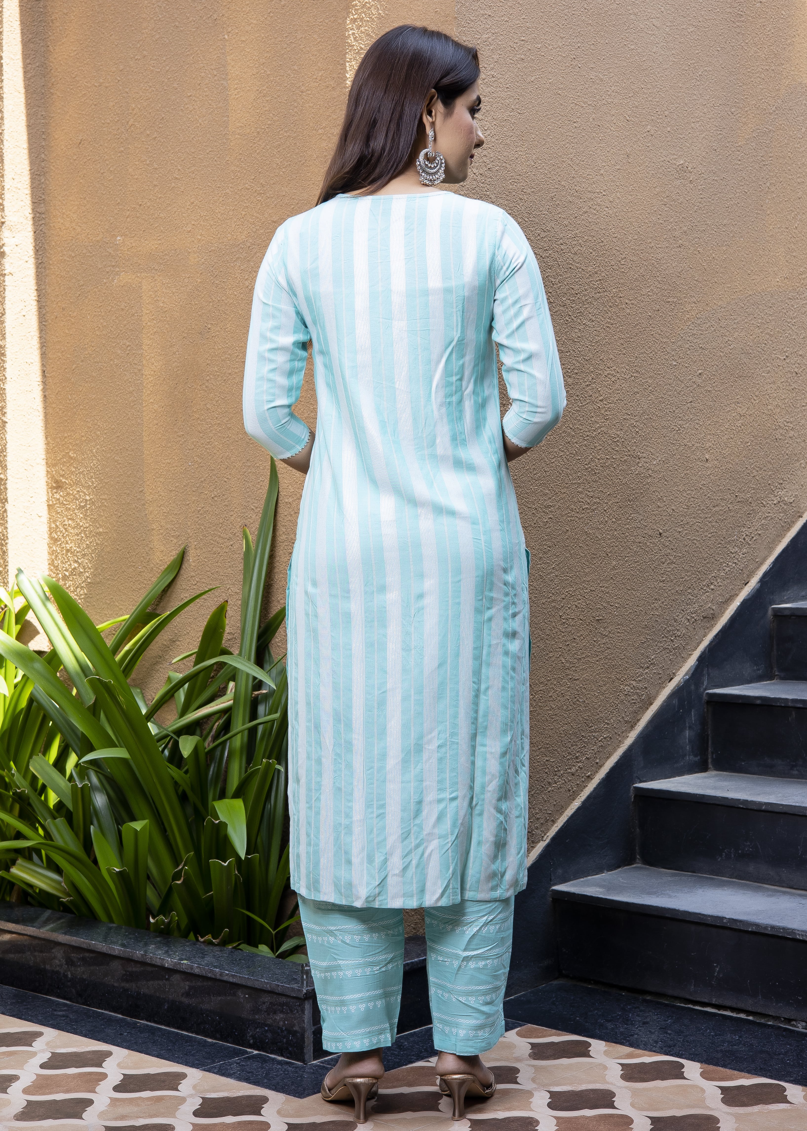 Aqua Embroidered Kurta Set with Shibori Dupatta