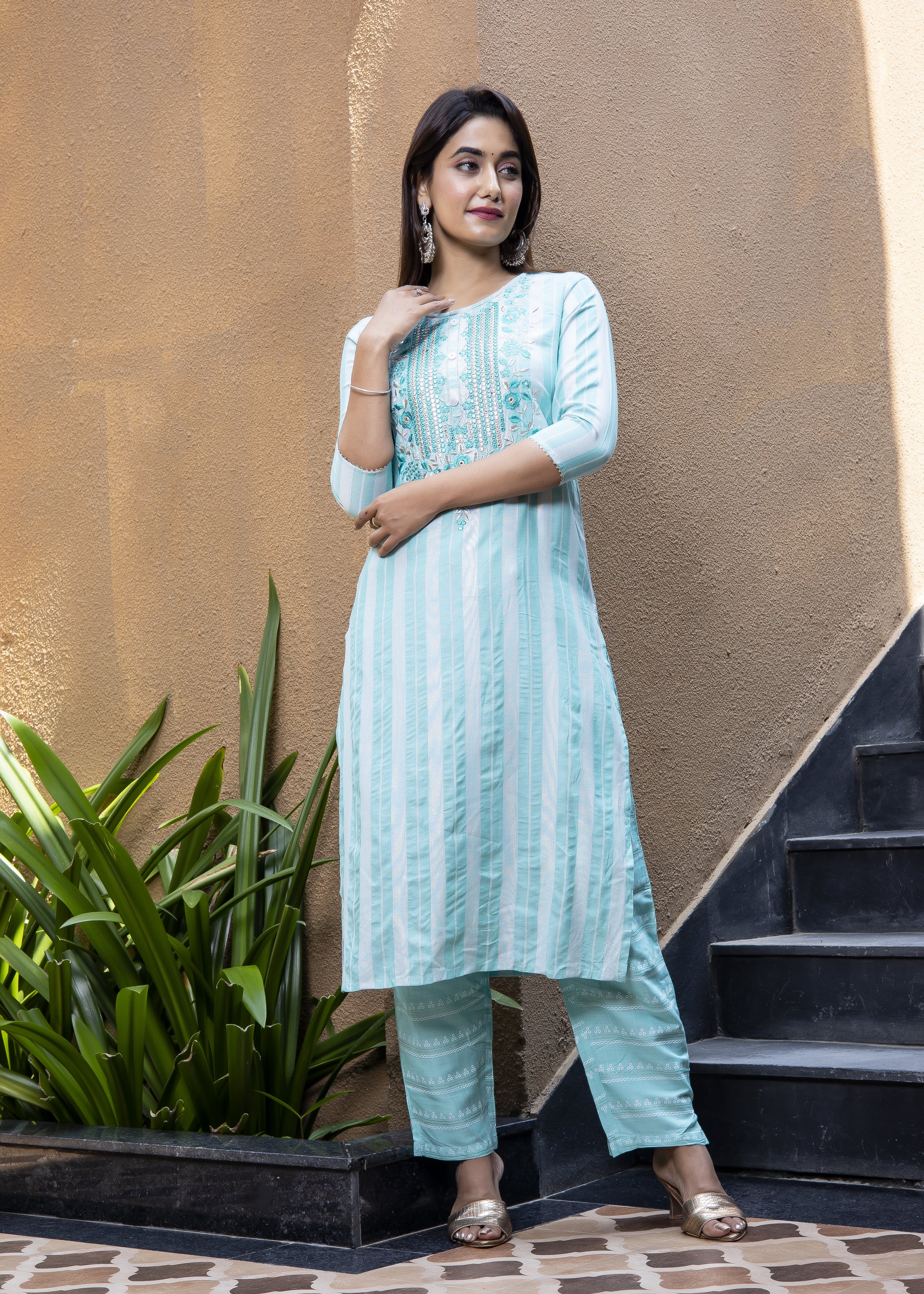 Aqua Embroidered Kurta Set with Shibori Dupatta