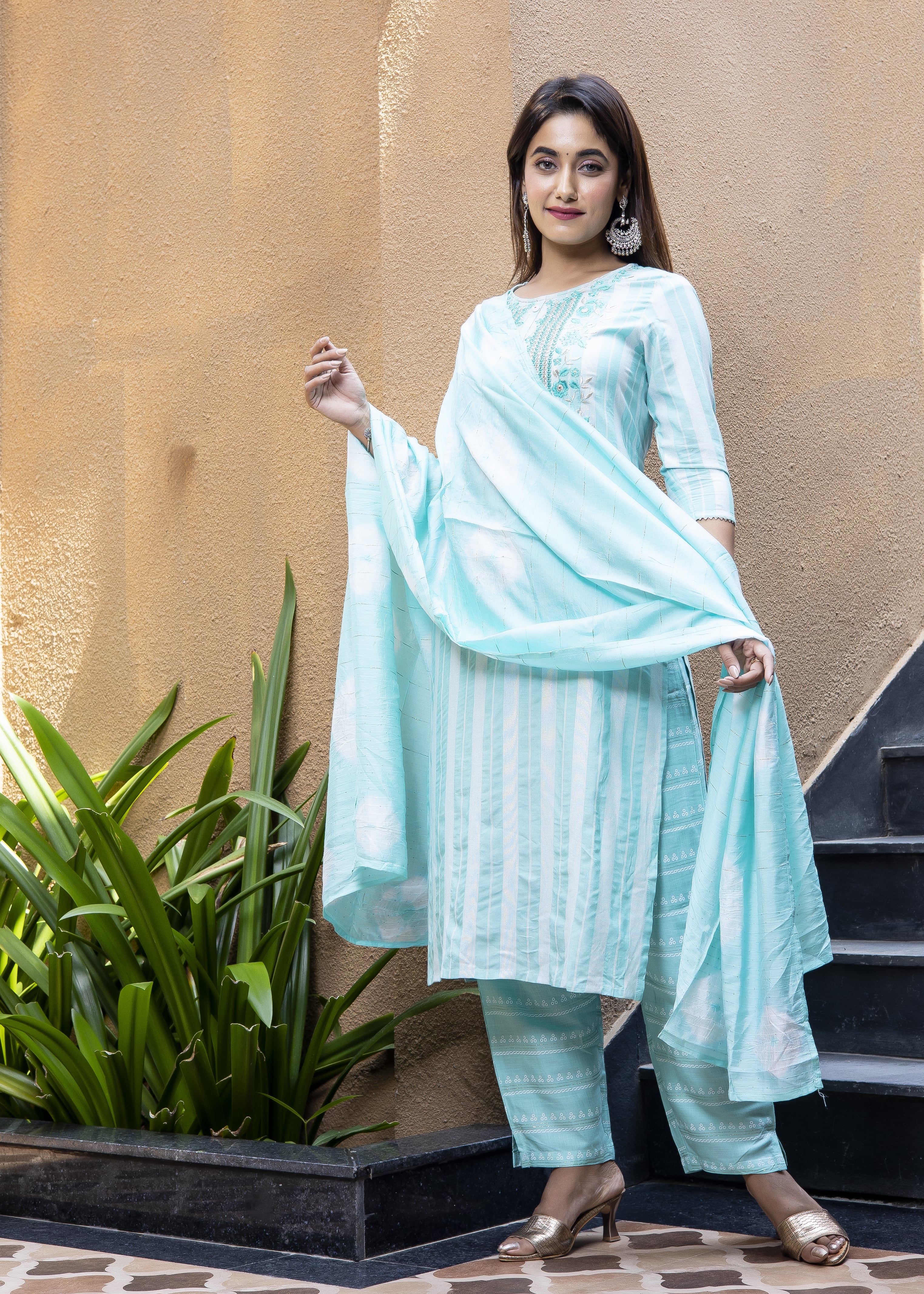 Aqua Embroidered Kurta Set with Shibori Dupatta