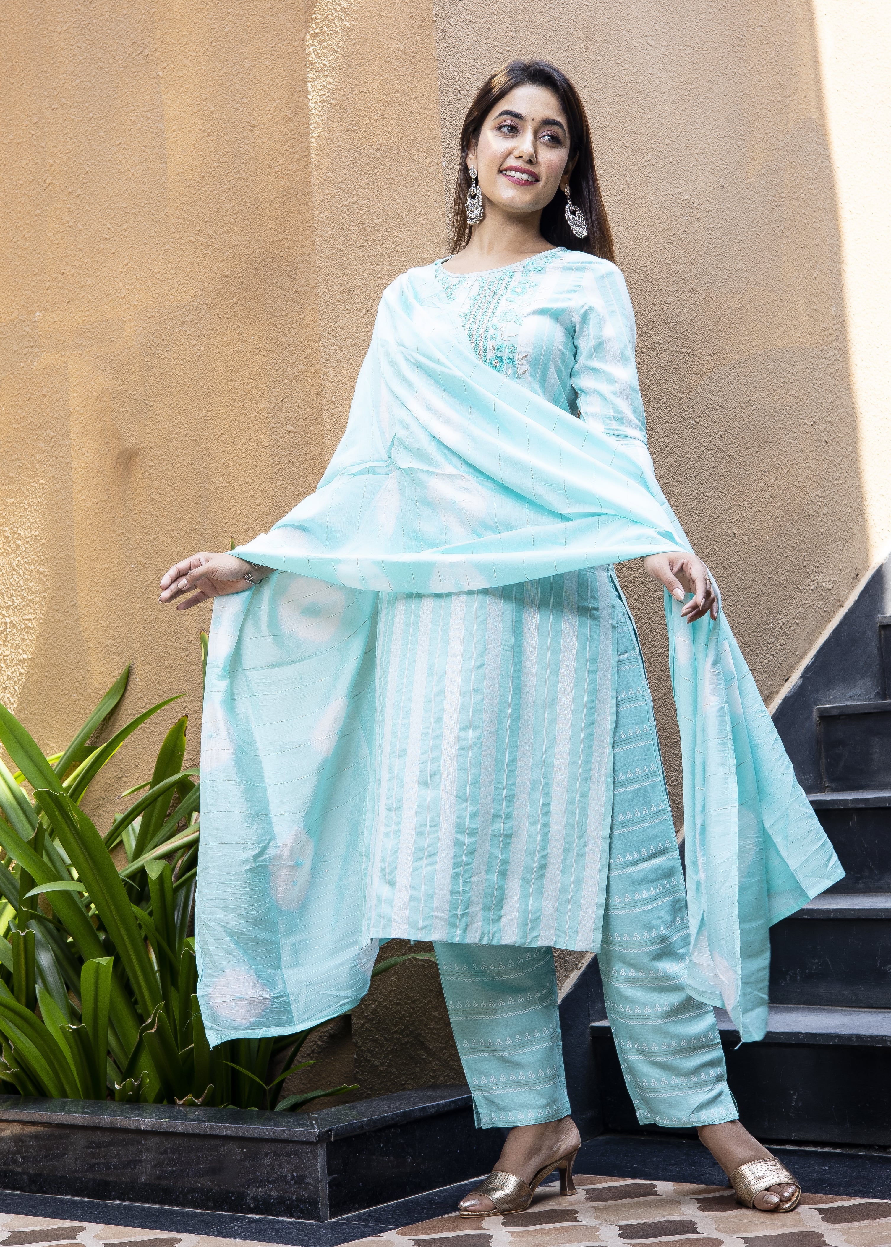 Aqua Embroidered Kurta Set with Shibori Dupatta