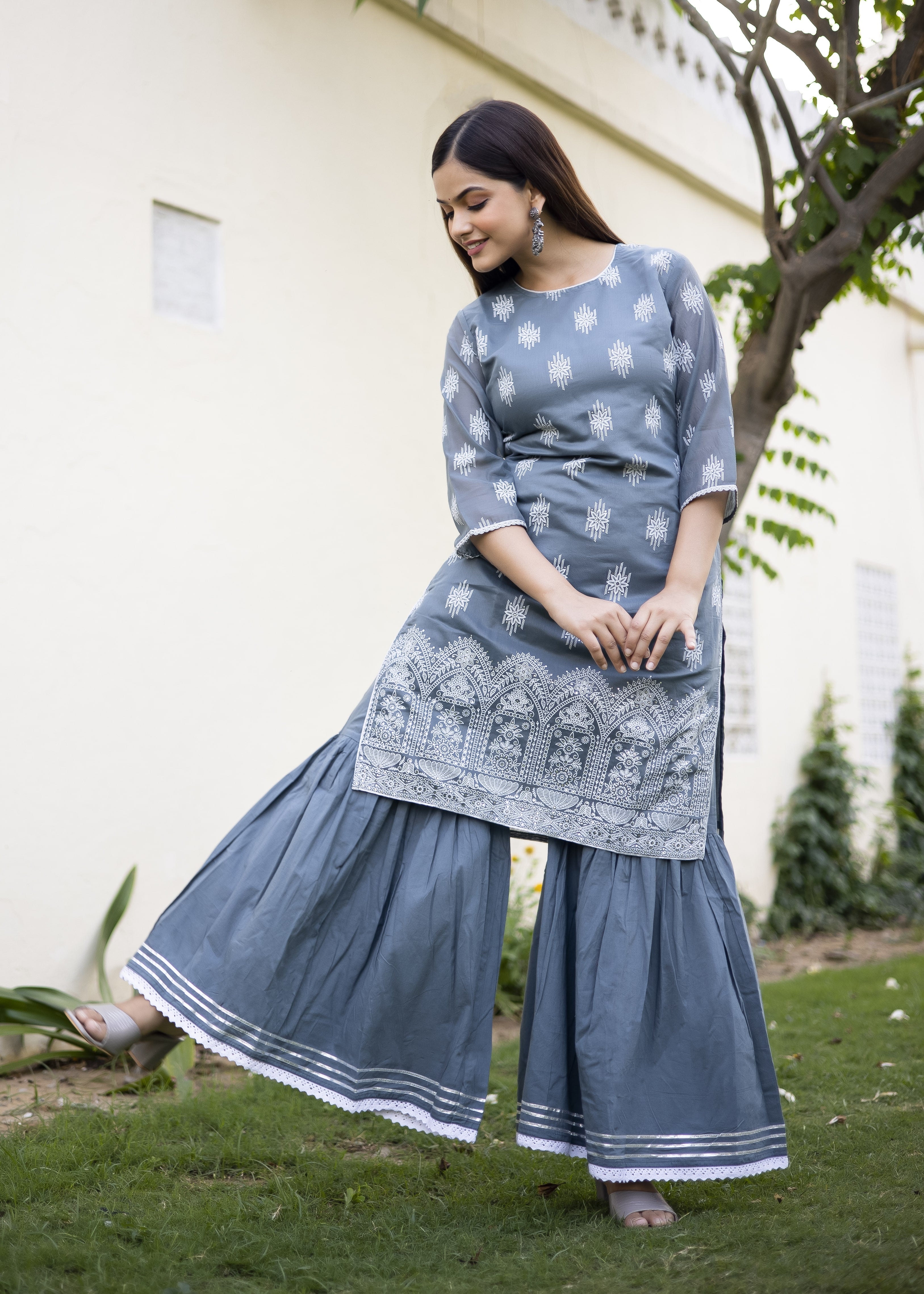 Perfect Ethnic Pick in Grey Sharara Set