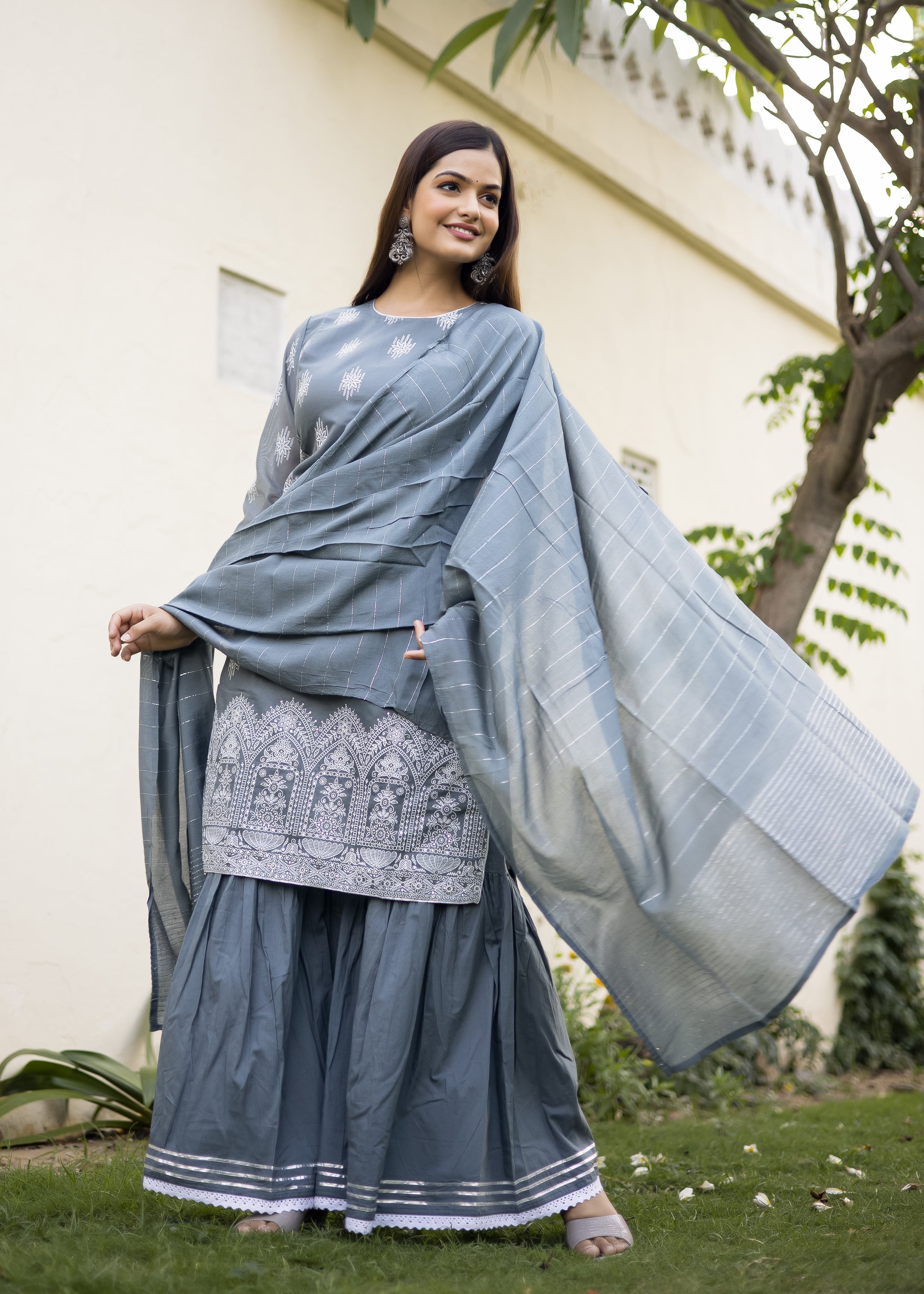 Perfect Ethnic Pick in Grey Sharara Set